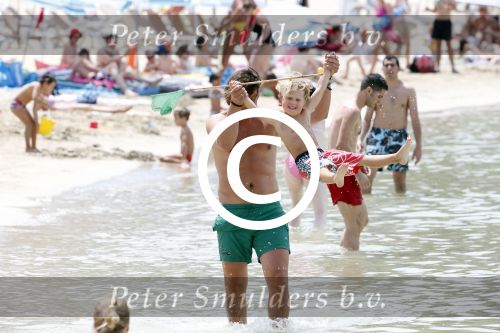 ibiza 13 juli 2013
Lodewijk Hoekstra en Kristel Hoekstra met hun kinderen Dize Hoekstra Madelief Hoekstra en Mels Hoekstra op vakantie op ibiza.
Peter Smulders bv
