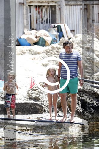 ibiza 13 juli 2013
Lodewijk Hoekstra en Kristel Hoekstra met hun kinderen Dize Hoekstra Madelief Hoekstra en Mels Hoekstra op vakantie op ibiza.
Peter Smulders bv