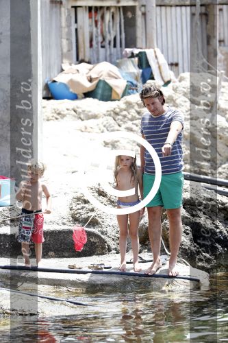 ibiza 13 juli 2013
Lodewijk Hoekstra en Kristel Hoekstra met hun kinderen Dize Hoekstra Madelief Hoekstra en Mels Hoekstra op vakantie op ibiza.
Peter Smulders bv