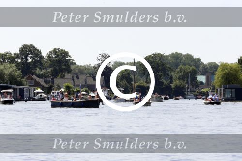 Loenen aan de vecht 21 juli 2013
Druk verkeer met boten op de vecht bij Loenen.
Peter Smulders bv