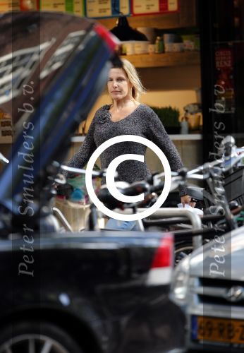 Amsterdam 12 augustus 2013
Lucille Werner doet boodschappen op de beethovenstraat.
Peter Smulders bv