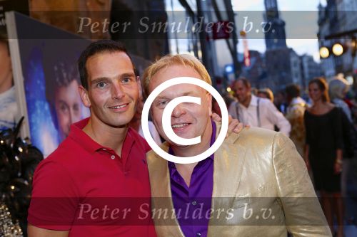 AMSTERDAM - Bij het Tuschinski Theater is de premiere van Behind the Candelabra. Met op de rode loper  Marcel van den Eng met Frits Huffnagel.