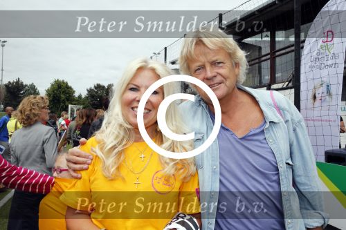 Amsterdam 29 juni 2013
Voetbaltournooi op de toekomst (ajax) voor de stichting de upside van down
met diverse bn ers en oud voetballers.. Syndroom van down. Marga Scheide met vriend
Peter Smulders bv