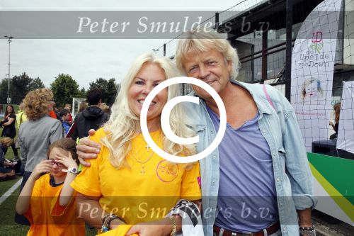 Amsterdam 29 juni 2013
Voetbaltournooi op de toekomst (ajax) voor de stichting de upside van down
met diverse bn ers en oud voetballers.. Syndroom van down. Marga Scheide met vriend
Peter Smulders bv