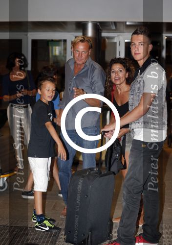 ibiza 15 juli 2013
Maribelle haalt haar zoon op op het vliegveld van ibiza met haar vriend Nicolaas Streefkerk. Ook nicolaas zijn zoon komt aan.
Peter Smulders bv
