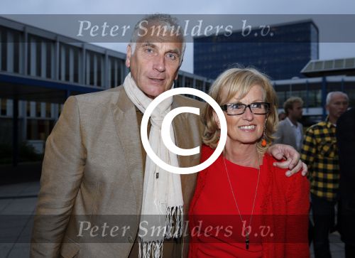 Amsterdam 3 juli 2013
Sjaak Swart 75 jaar . Hij viert dat met een wedstrijd met oud ajax spelers in het Olympisch stadion. mario v d Ende met vrouw
Peter Smulders bv