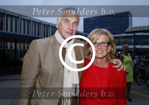 Amsterdam 3 juli 2013
Sjaak Swart 75 jaar . Hij viert dat met een wedstrijd met oud ajax spelers in het Olympisch stadion. mario v d Ende met vrouw
Peter Smulders bv