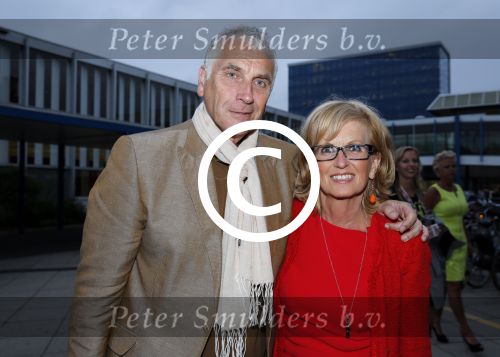 Amsterdam 3 juli 2013
Sjaak Swart 75 jaar . Hij viert dat met een wedstrijd met oud ajax spelers in het Olympisch stadion. mario v d Ende met vrouw
Peter Smulders bv