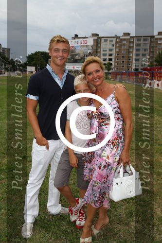 Amsterdam, 5 Augustus 2013
Premiere Circus Herman Renz
Mariska v Kolck met haar kinderen
Foto Peter Smulders BV