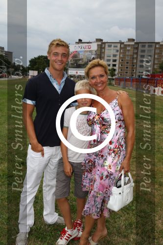 Amsterdam, 5 Augustus 2013
Premiere Circus Herman Renz
Mariska v Kolck met haar kinderen
Foto Peter Smulders BV