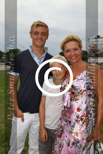 Amsterdam, 5 Augustus 2013
Premiere Circus Herman Renz
Mariska v Kolck met haar kinderen
Foto Peter Smulders BV