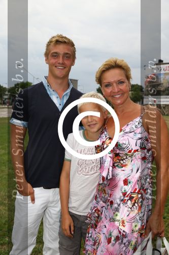 Amsterdam, 5 Augustus 2013
Premiere Circus Herman Renz
Mariska v Kolck met haar kinderen
Foto Peter Smulders BV