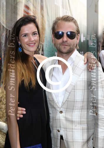 Amsterdam, 5 Augustus 2013
Premiere de Lone Ranger
Marly v d Velden met vriend
Foto Peter Smulders BV