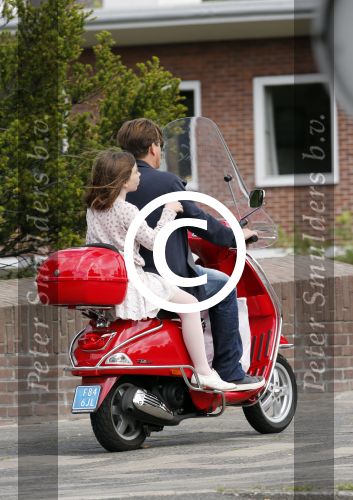 Amsterdam 1 juli 2013
Martijn Krabbe met dochter op vespa scooter en aan het winkelen
Peter Smulders bv