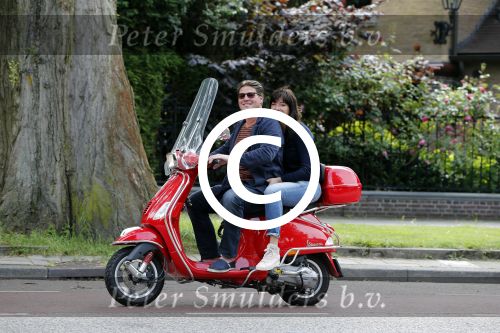Amsterdam 26 juni 2013
Martijn en Amanda Krabbe op hun vespa scooter.
Peter Smulders bv