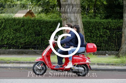 Amsterdam 26 juni 2013
Martijn en Amanda Krabbe op hun vespa scooter.
Peter Smulders bv