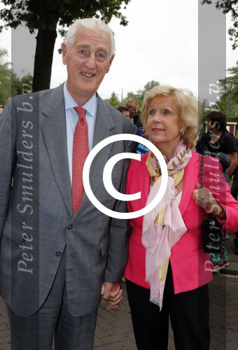 Amsterdam 3 juli 2013
Sjaak Swart 75 jaar . Hij viert dat met een wedstrijd met oud ajax spelers in het Olympisch stadion. Martin Schroder met vrouw
Peter Smulders bv