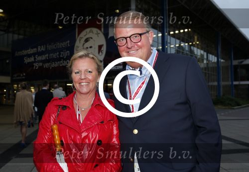 Amsterdam 3 juli 2013
Sjaak Swart 75 jaar . Hij viert dat met een wedstrijd met oud ajax spelers in het Olympisch stadion. Michel Periddon met vrouw
Peter Smulders bv