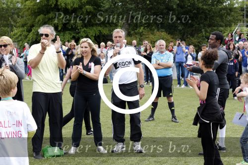 Amsterdam 29 juni 2013
Voetbaltournooi op de toekomst (ajax) voor de stichting de upside van down
met diverse bn ers en oud voetballers.. Syndroom van down. Myriam en Frank Vogel en Heini Otto
Peter Smulders bv