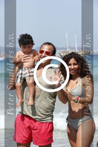 ibiza 14 juli 2013
Najib Amhali met zijn vrouw Niama en zoon Noah op coco beach .
Ze zaten daar met vrienden en familie.
Peter Smulders bv