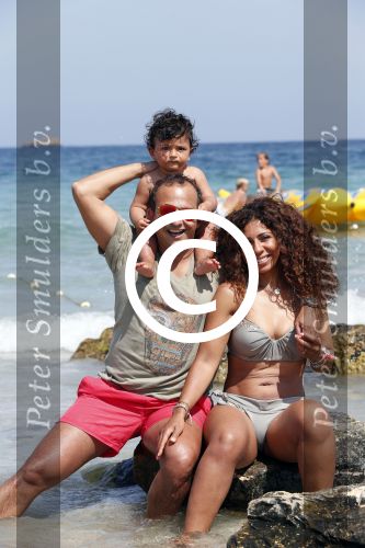 ibiza 14 juli 2013
Najib Amhali met zijn vrouw Niama en zoon Noah op coco beach .
Ze zaten daar met vrienden en familie.
Peter Smulders bv