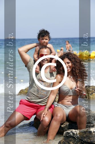 ibiza 14 juli 2013
Najib Amhali met zijn vrouw Niama en zoon Noah op coco beach .
Ze zaten daar met vrienden en familie.
Peter Smulders bv
