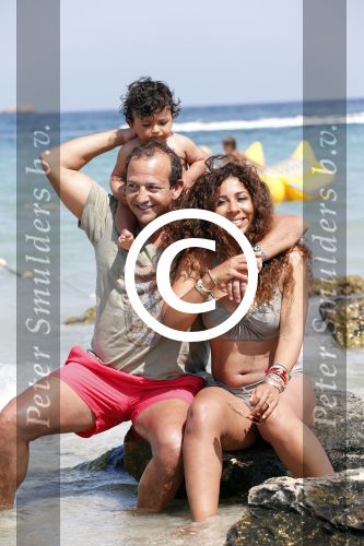 ibiza 14 juli 2013
Najib Amhali met zijn vrouw Niama en zoon Noah op coco beach .
Ze zaten daar met vrienden en familie.
Peter Smulders bv