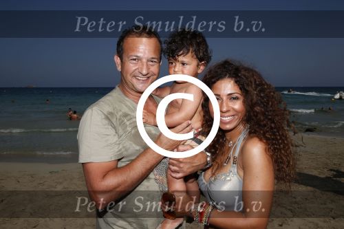 ibiza 14 juli 2013
Najib Amhali met zijn vrouw Niama en zoon Noah op coco beach .
Ze zaten daar met vrienden en familie.
Peter Smulders bv