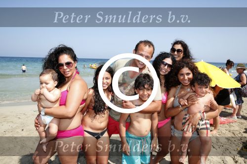 ibiza 14 juli 2013
Najib Amhali met zijn vrouw Niama en zoon Noah op coco beach .
Ze zaten daar met vrienden en familie.
Peter Smulders bv
