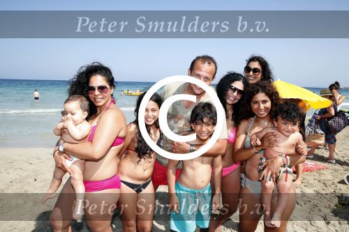 ibiza 14 juli 2013
Najib Amhali met zijn vrouw Niama en zoon Noah op coco beach .
Ze zaten daar met vrienden en familie.
Peter Smulders bv