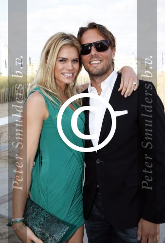 Noordwijk 29 juni 2013
Trouwen Kristina Bozilovic en Tamar Gonen in beachclub O van hotels van oranje. Nicolette v dam met vriend Bas Smit
Peter Smulders bv