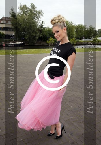 Amsterdam 26 juni 2013
Jackie\'s best dressed in the oyster club bij het olympisch stadion. Nikkie Plessen met t shirts
Peter Smulders bv