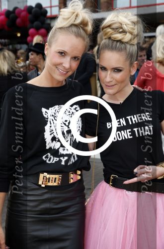 Amsterdam 26 juni 2013
Jackie\'s best dressed in the oyster club bij het olympisch stadion. Nikkie Plessen met t shirts
Peter Smulders bv