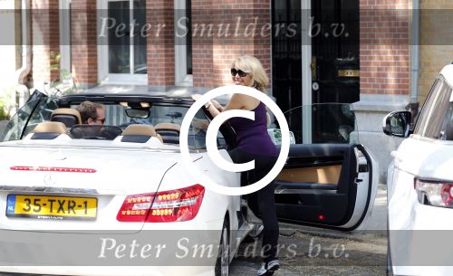 Amsterdam 23 juli 2013
Patricia Paay en Nicky v dam in hun mercedes cabrio.
Peter Smulders bv
