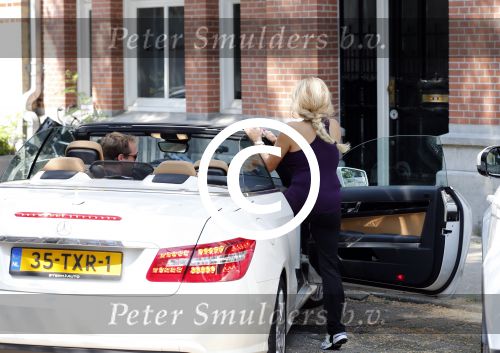 Amsterdam 23 juli 2013
Patricia Paay en Nicky v dam in hun mercedes cabrio.
Peter Smulders bv
