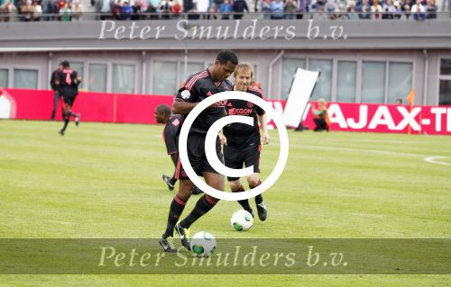 Amsterdam 3 juli 2013
Sjaak Swart 75 jaar . Hij viert dat met een wedstrijd met oud ajax spelers in het Olympisch stadion. Patrick Kluivert
Peter Smulders bv