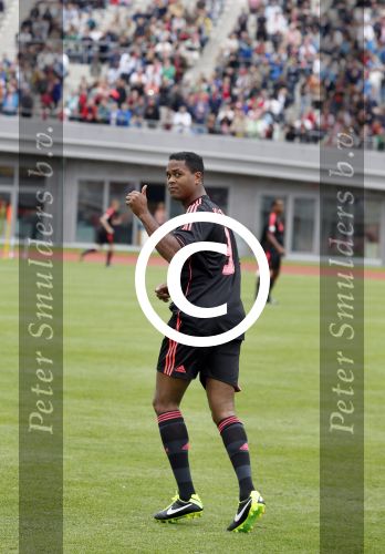 Amsterdam 3 juli 2013
Sjaak Swart 75 jaar . Hij viert dat met een wedstrijd met oud ajax spelers in het Olympisch stadion. Patrick Kluivert
Peter Smulders bv