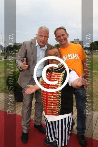 Amsterdam, 5 Augustus 2013
Premiere Circus Herman Renz
Peter Jan Rens met Milko Steyvers (circus Renz) en Johan Vlemmix
Foto Peter Smulders BV