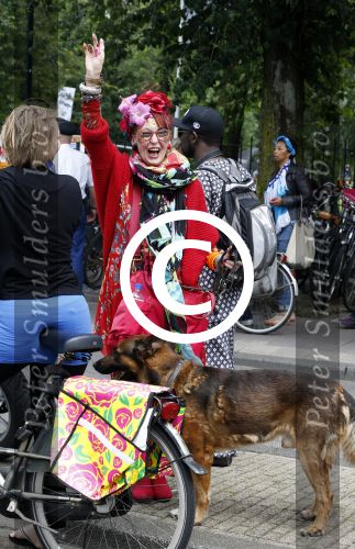 Amsterdam 1 juli 2013
Petra Heyboer met hond.
Peter Smulders bv