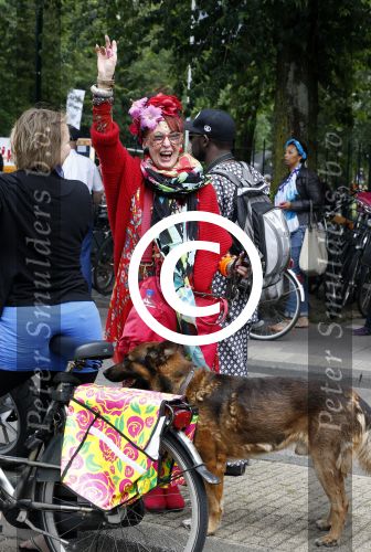 Amsterdam 1 juli 2013
Petra Heyboer met hond.
Peter Smulders bv