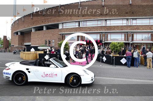 Amsterdam 26 juni 2013
Jackie\'s best dressed in the oyster club bij het olympisch stadion. PORSCHE 911 CABRIO TURBO
Peter Smulders bv