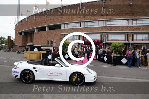 Amsterdam 26 juni 2013
Jackie\'s best dressed in the oyster club bij het olympisch stadion. PORSCHE 911 CABRIO TURBO
Peter Smulders bv
