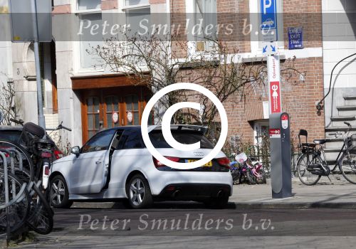 Amsterdam 3 april 2013
Prins Maurits bij zijn AUDI A1 sportauto
Peter Smulders bv