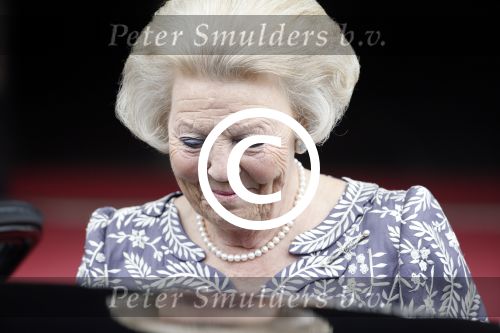 Amsterdam 27 juni 2013
Prinses Beatrix verlaat het paleis op de dam.
Peter Smulders bv