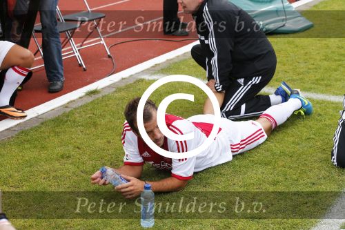 Amsterdam 3 juli 2013
Sjaak Swart 75 jaar . Hij viert dat met een wedstrijd met oud ajax spelers in het Olympisch stadion. Rafael v d Vaart met Sabia haar naam op zijn schoenen
Peter Smulders bv