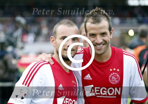 Amsterdam 3 juli 2013
Sjaak Swart 75 jaar . Hij viert dat met een wedstrijd met oud ajax spelers in het Olympisch stadion. Rafael v d Vaart en Wesley Sneijder
Peter Smulders bv