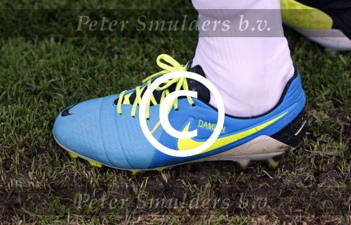 Amsterdam 3 juli 2013
Sjaak Swart 75 jaar . Hij viert dat met een wedstrijd met oud ajax spelers in het Olympisch stadion. Rafael v d Vaart met Sabia haar naam op zijn schoenen
Peter Smulders bv