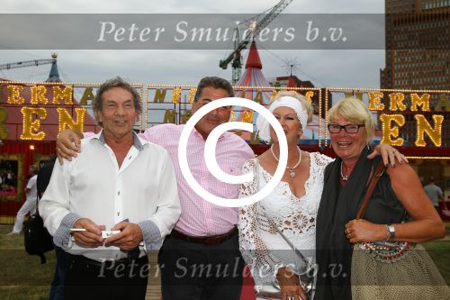Amsterdam, 5 Augustus 2013
Premiere Circus Herman Renz
Ria Valk met haar ex-vriend en andere vrienden
Foto Peter Smulders BV