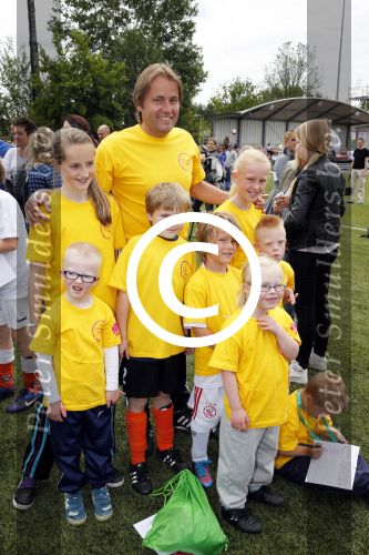 Amsterdam 29 juni 2013
Voetbaltournooi op de toekomst (ajax) voor de stichting de upside van down
met diverse bn ers en oud voetballers.. Syndroom van down. Rob Witschge
Peter Smulders bv