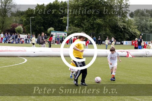 Amsterdam 29 juni 2013
Voetbaltournooi op de toekomst (ajax) voor de stichting de upside van down
met diverse bn ers en oud voetballers.. Syndroom van down. Rob Witschge
Peter Smulders bv